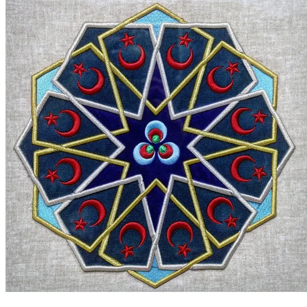 ÇİNTEMANİ MOTİFİ VE AY YILDIZ NAKIŞLI TABLO