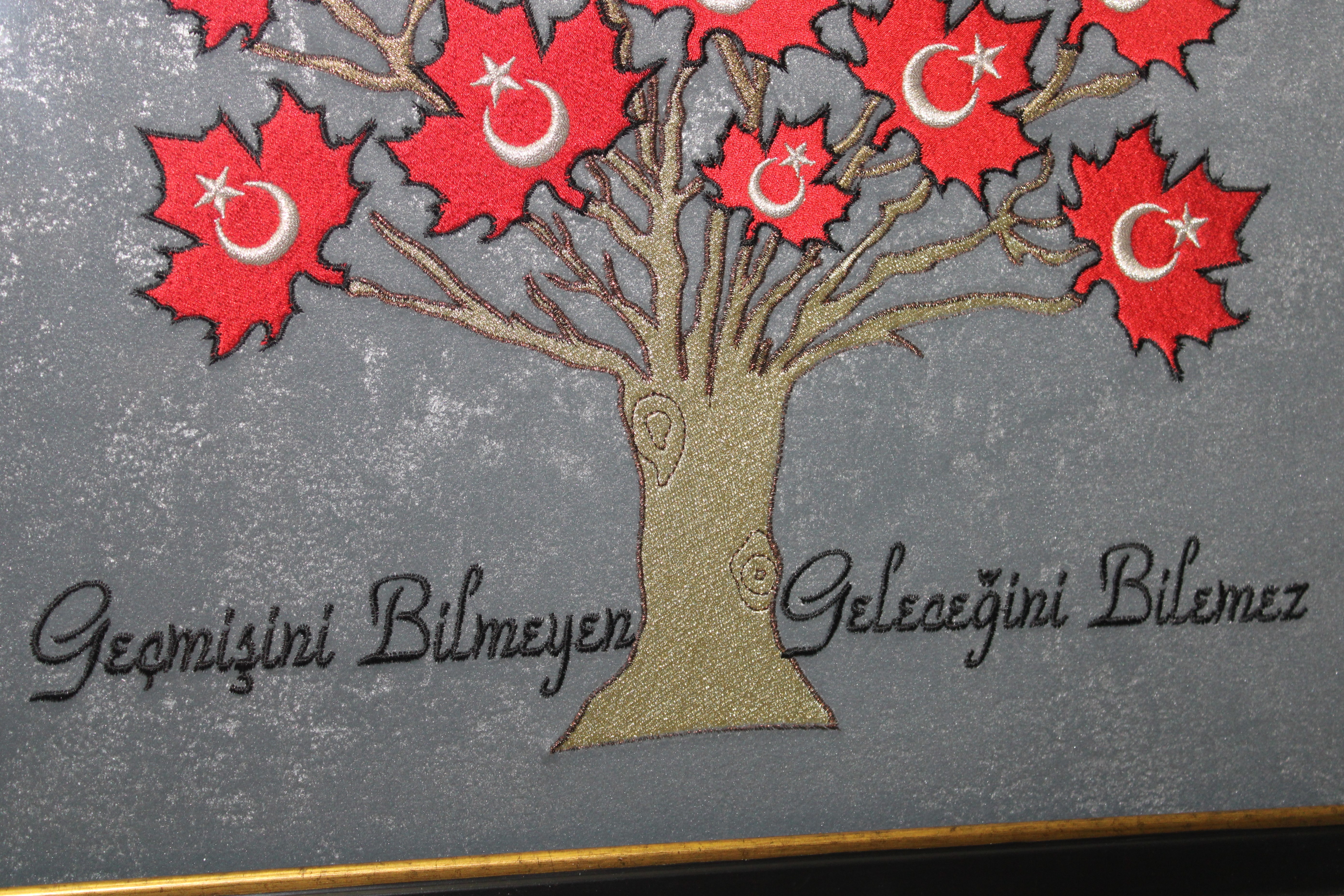 Ecdadın İzinde: 16 Çınar Yaprağıyla Şeyh Edebali Sözlü Nakışlı Anlamlı Tablo
