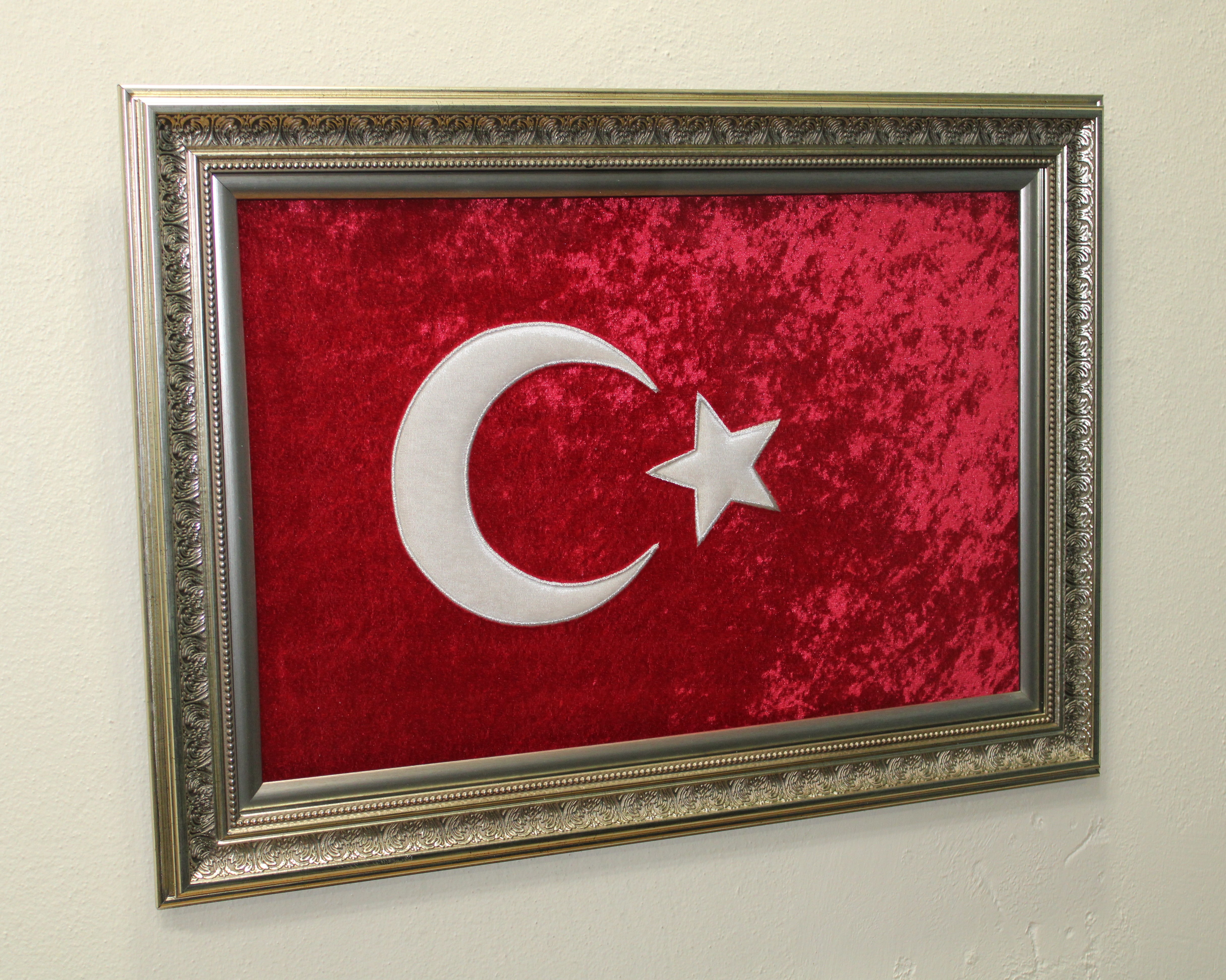 Ay yıldız işlemeli kadife zemin nakışlı tablo