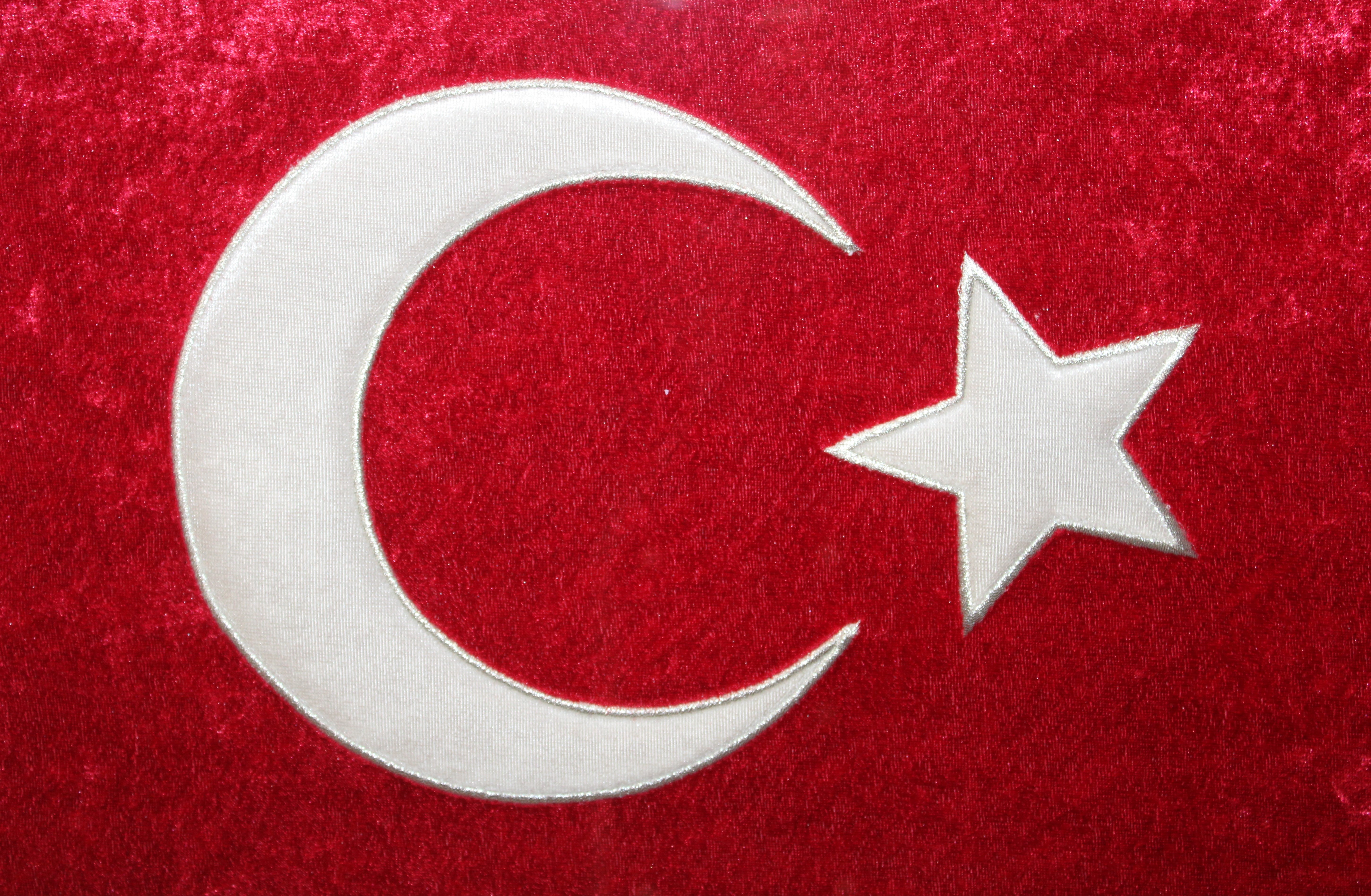 Ay yıldız işlemeli kadife zemin nakışlı tablo